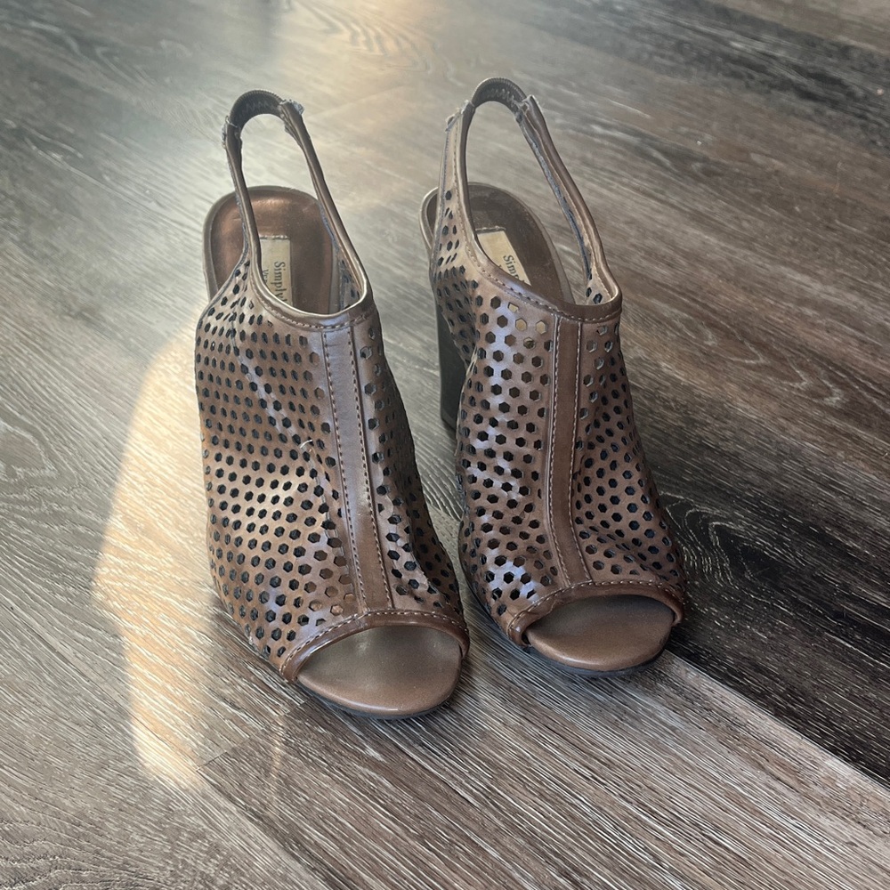 Simply Vera Vera Wang Brown Peep-Toe Heels